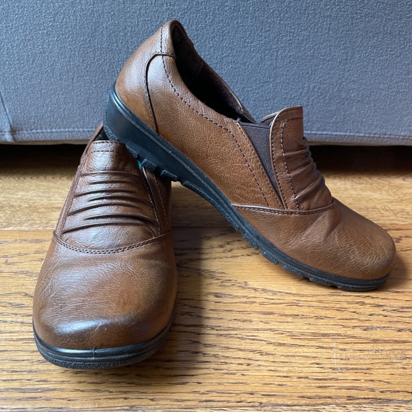 NEW - Easy Street Proctor Slip On Casual Shoes Womens Size 7.5 Brown Com… - Picture 1 of 4